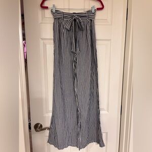 Forever 21 wide leg dress pants SZ: Medium